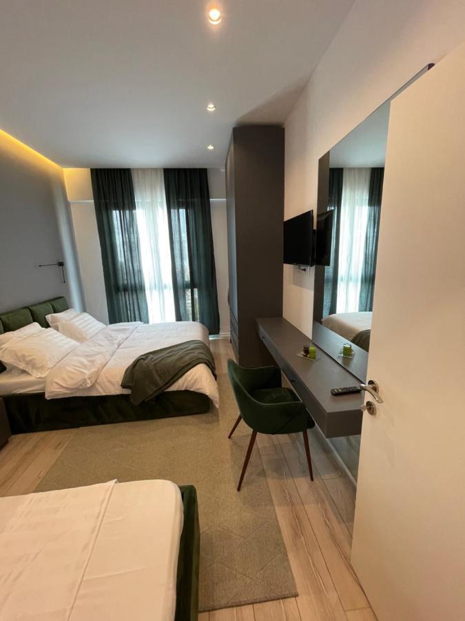 Homerent 21 Square *