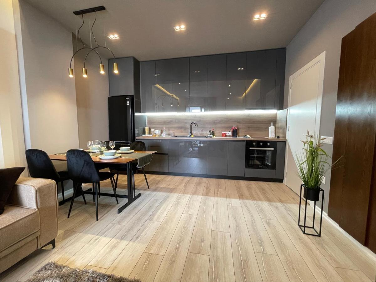 Homerent 21 Square Apartment