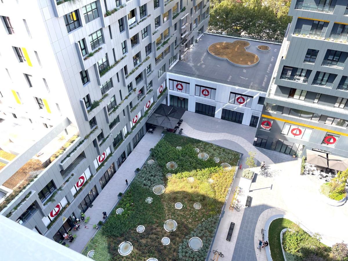 Homerent 21 Square *