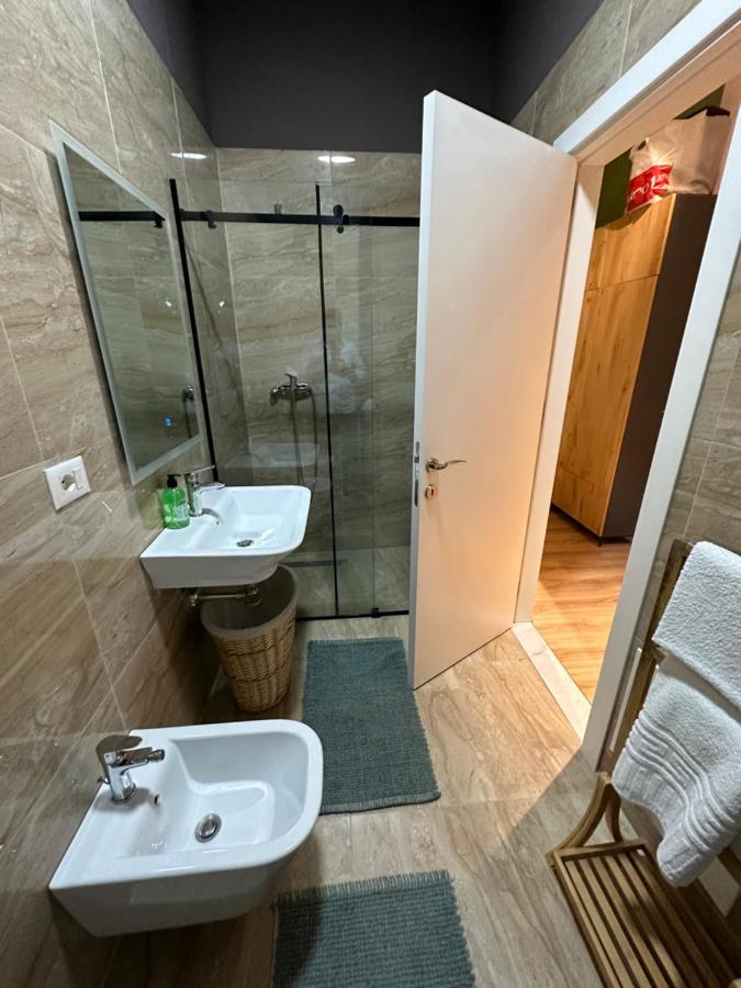 Homerent 21 Square *