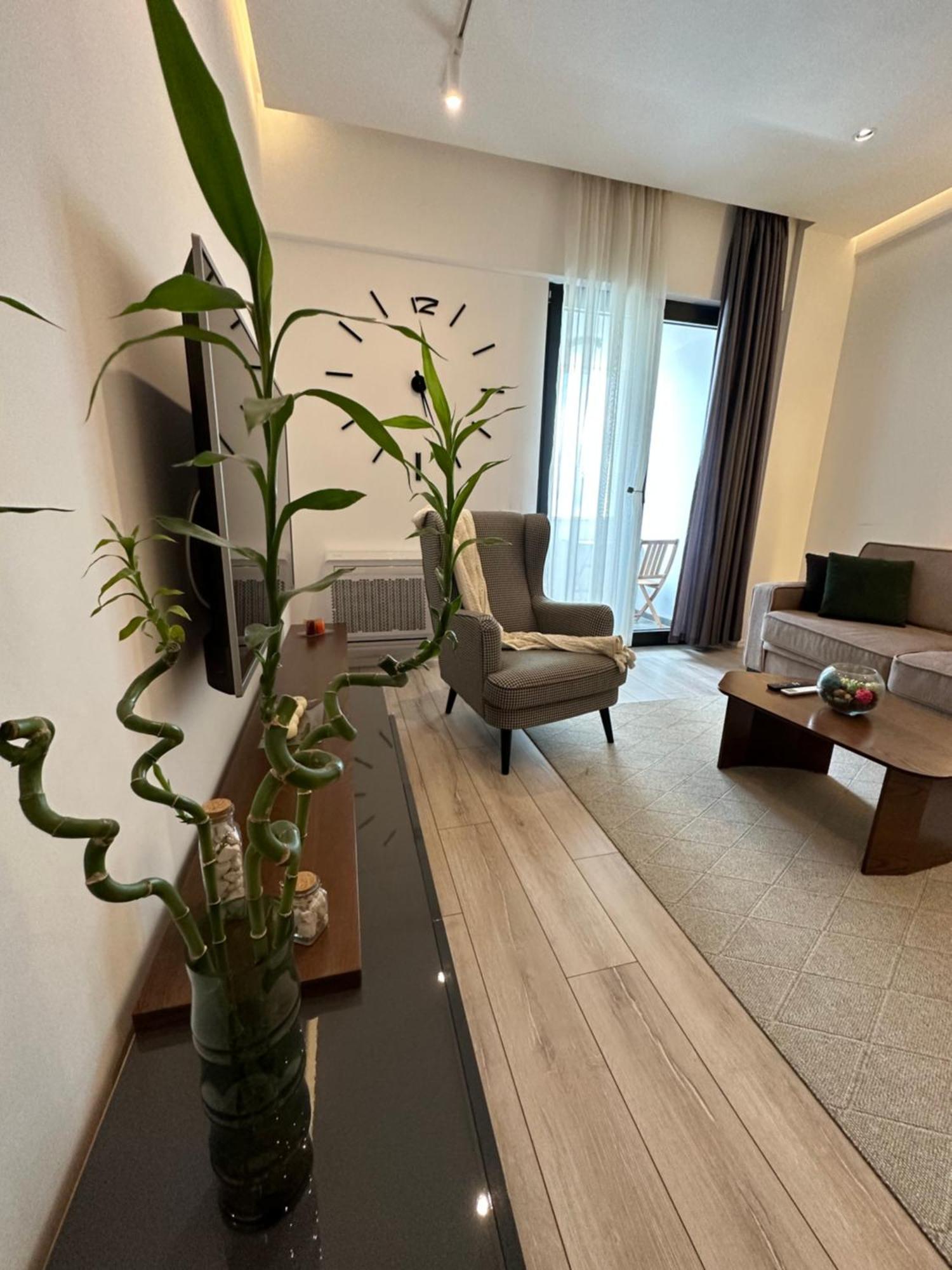 Homerent 21 Square *